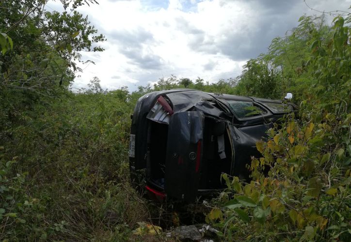 Auto Vuelca Varios Metros Y Termina Dentro De La Selva