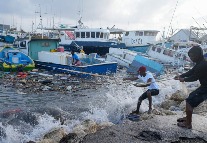 Hurac N Beryl Avanza Hacia Jamaica Deja Muertos En El Sureste Del Caribe