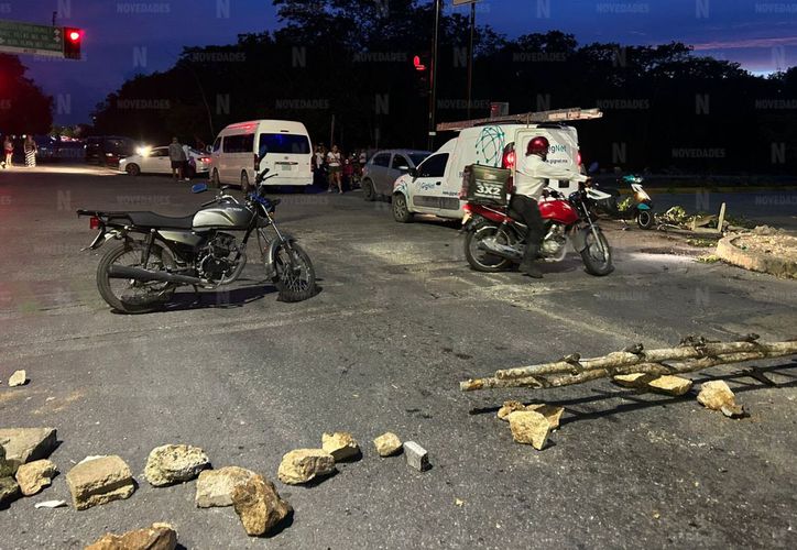 Habitantes De Playa Del Carmen Bloquean Avenida CTM Por Falta De Luz