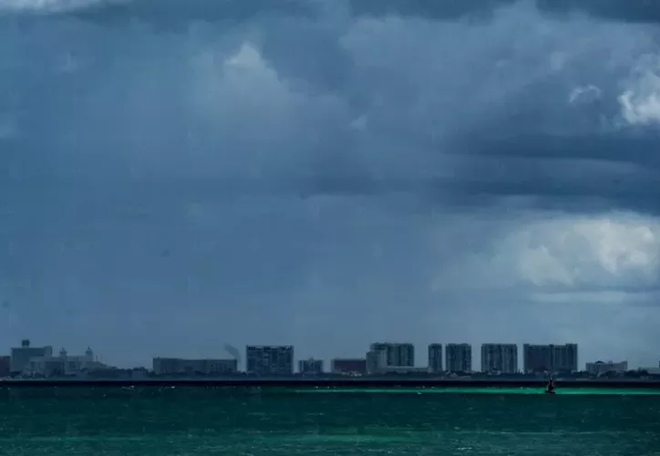 Clima en Cancún pronostican lluvias aisladas y más calor en Q Roo