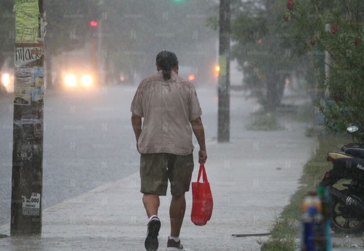 Granizo en Cancún fuerte lluvia sorprende al Caribe mexicano