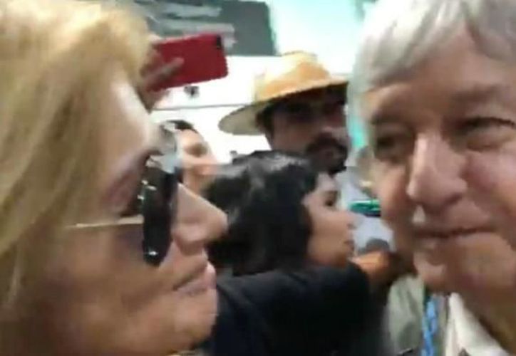 Video De Adela Micha Recibiendo A AMLO En Aeropuerto