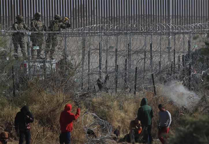 Agentes De Eu Disparan Gas Lacrim Geno Contra Migrantes De La Frontera