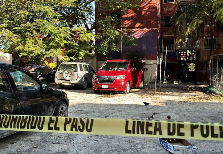 Sicarios balean minivan de turismo en la Región 77 de Cancún