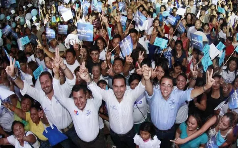 Al mediodía Mauricio Vila Dosal realizó su trámite de registro como candidato a la gubernatura de Yucatán, ante el Comité Directivo Estatal (CDE) blanquiazul. (SIPSE)
