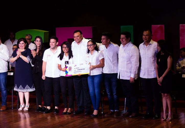 Entregan el Premio Estatal de la Juventud