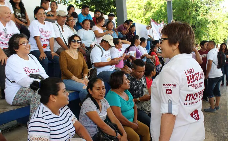 Los candidatos recorrieron diferentes puntos del municipio. (Adrián Barreto/SIPSE)