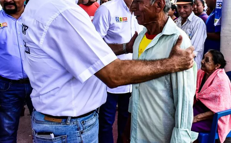 El candidato al Senado Julián Ricalde, realizó un recorrido por la isla de Cozumel. (Foto: Redacción)