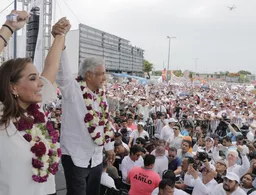 Mega cierre triunfal de Mara y AMLO en Cancún