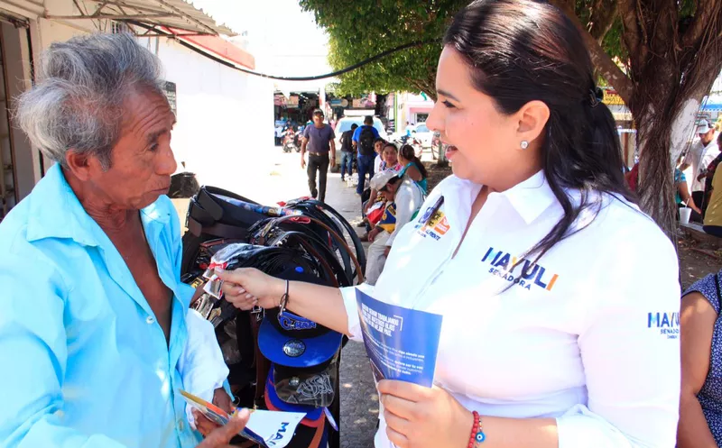 La candidata al Senado, Mayuli Martínez sostiene que “nadie por encima del interés ciudadano”.