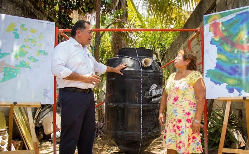 Víctor Caballero Durán, candidato del PRI a la Presidencia Municipal de Mérida, anunció el proyecto de instalación de mil biodigestores. (SIPSE)