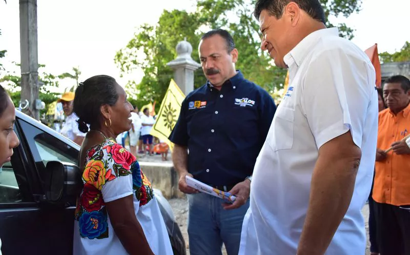 Julián Ricalde, de regreso a Cancún, realizó una serie de reuniones con militantes y simpatizantes. (Redacción)
