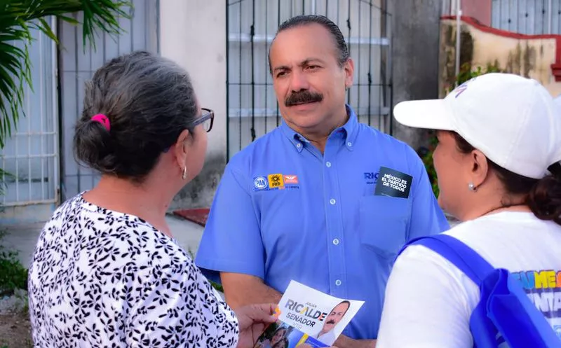 Julián Ricalde llama a votar por todos los candidatos de la alianza Por Quintana Roo al Frente. (Foto: Redacción)