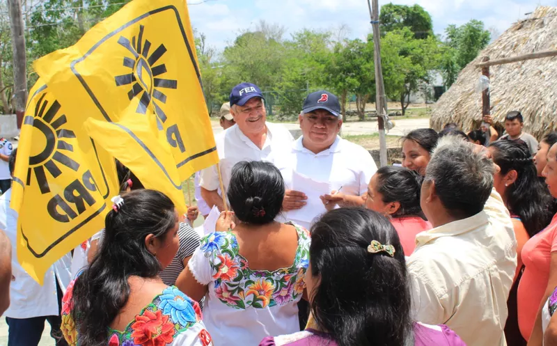 Pedro Pérez Díaz continúa con sus recorridos en las comunidades. (Redacción/SIPSE)