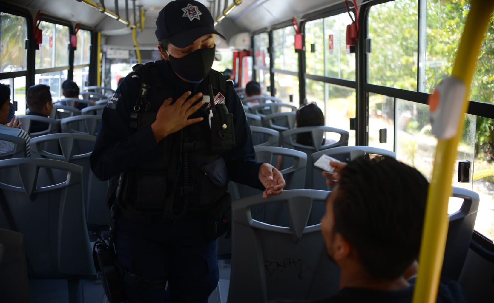 Coronavirus | Cancún: Agentes de tránsito piden portar cubrebocas ...