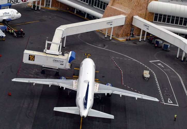 Cancelación de vuelos de Volaris deja en tierra a miles de pasajeros