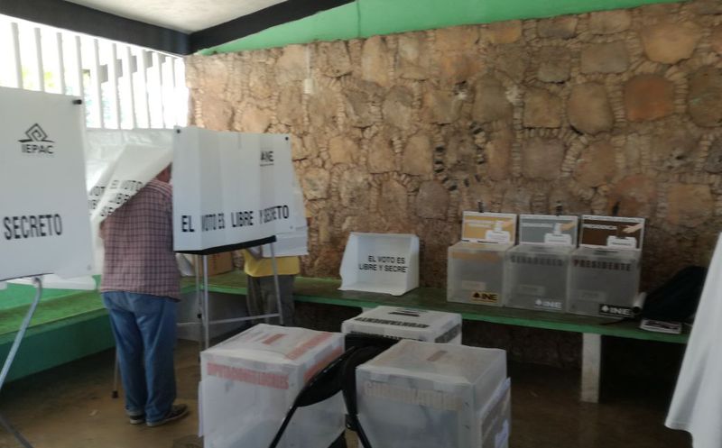 Hoy los ciudadanos esperan que se abran sus casillas para emitir su voto. (Redacción)