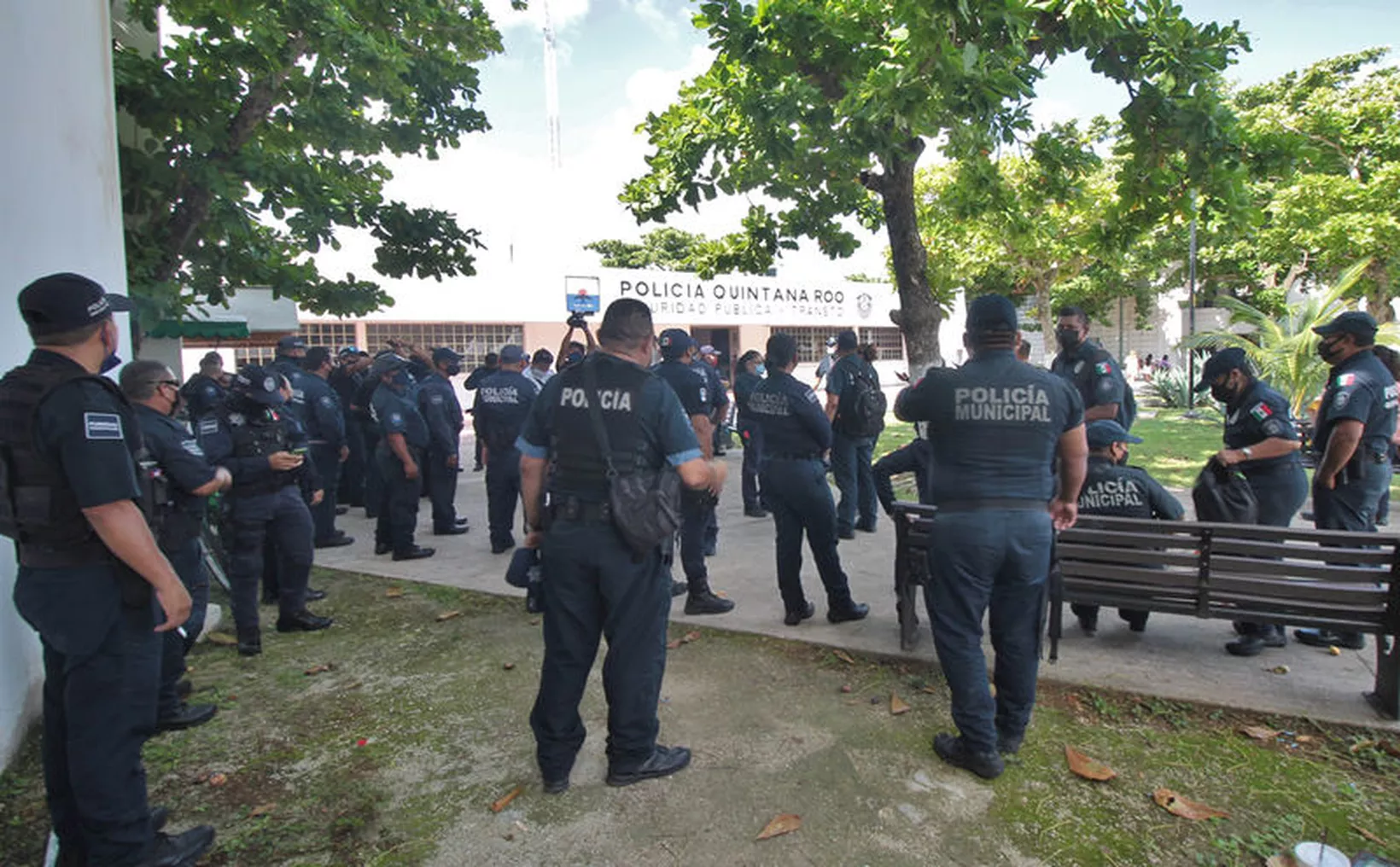 Policías de Cozumel se rebelan: Van a paro por bono "ridículo"