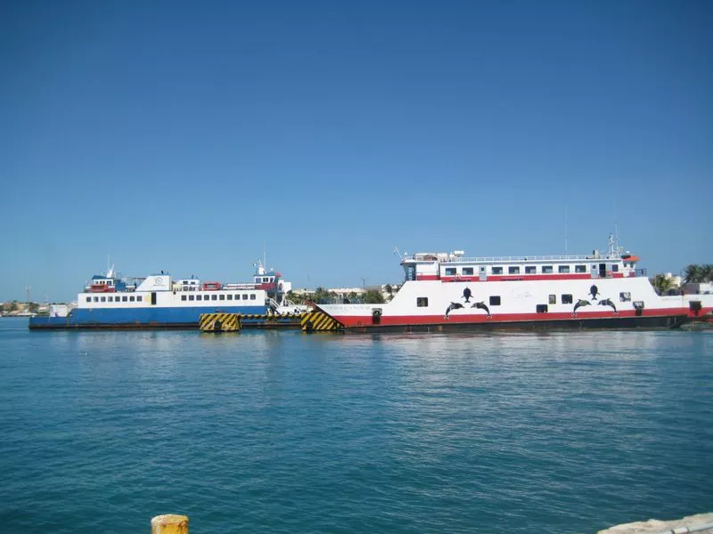 Anuncian suspensión de la primera travesía de los transbordadores, tanto de Isla Mujeres como Punta Sam. (Lanrry Parra/SIPSE)