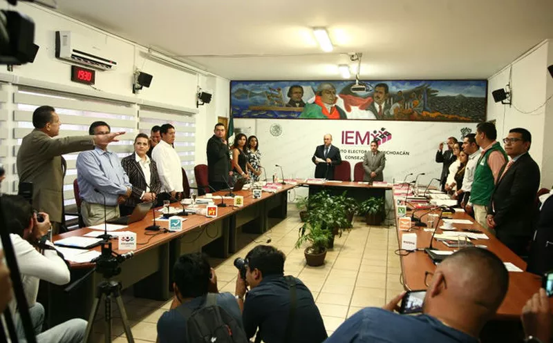 La representante del PT ante el Instituto Electoral de Michoacán (IEM), Marcela Casillas Castillo, anunció el homicidio de su candidata municipal. (La Voz de Michoacan)