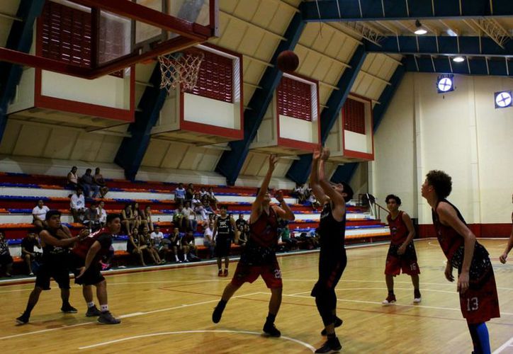 Intenso arranque tuvo el campeonato de baloncesto en CancÃºn. (RaÃºl Caballero/SIPSE)