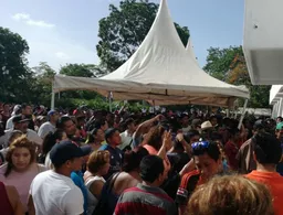 Más de 400 protestan en Cancún por cierre de casilla especial
