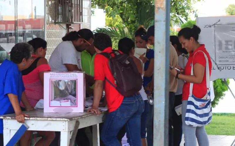 El voto de los jóvenes es del interés para los partidos políticos en Yucatán, aunque cada uno de ellos establece diferentes rangos de edad. (SIPSE)