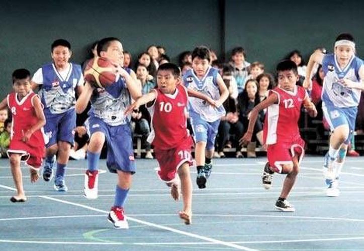 Descalzos, niños indígenas triquis de Oaxaca ganan torneo de basquetbol en  Argentina