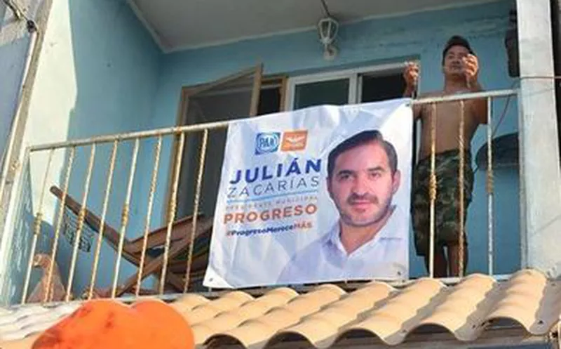 Acusan al panista progreseño Julián Zacarías por compra de credenciales de elector en $300 y reparto de despensas. (Foto: Facebook)