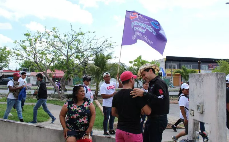 Greg pidió a los ciudadanos de Cancún y, en especial del Distrito 3, darle el voto de confianza a su propuesta. (Foto: Redacción)