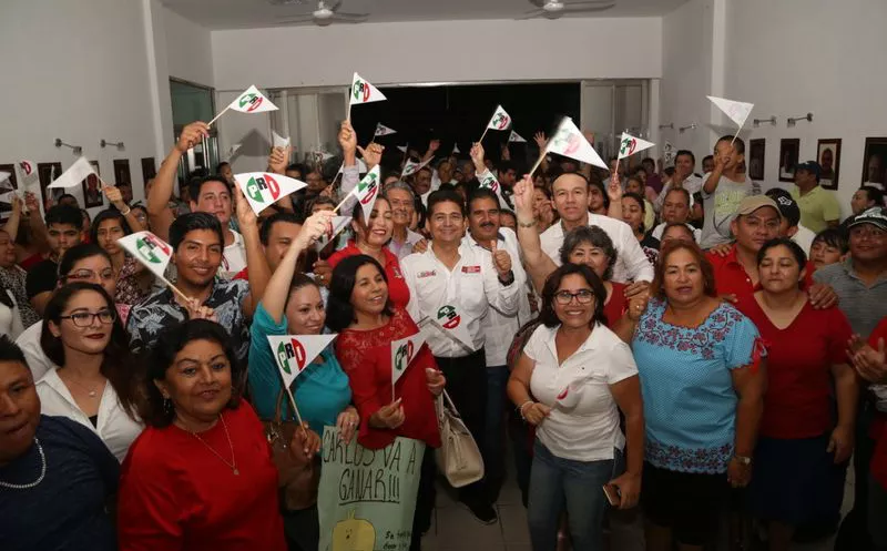 Hernández Blanco inició la campaña electoral en las instalaciones del Partido Revolucionario Institucional. (Redacción/SIPSE)