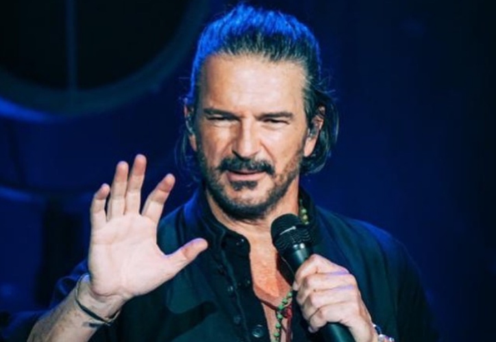 Fan De Ricardo Arjona Se Desviste En Pleno Concierto