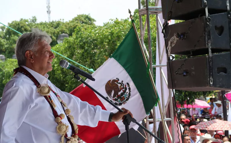 Andrés Manuel López Obrador expresó su respaldo a los maestros de la entidad. (Notimex)