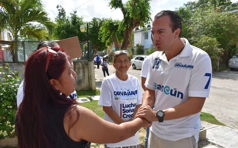 El candidato por el Distrito 7, Carlos Orvañanos Rea, propone estancias  infantiles como soporte para mamás trabajadoras. (Cortesía)