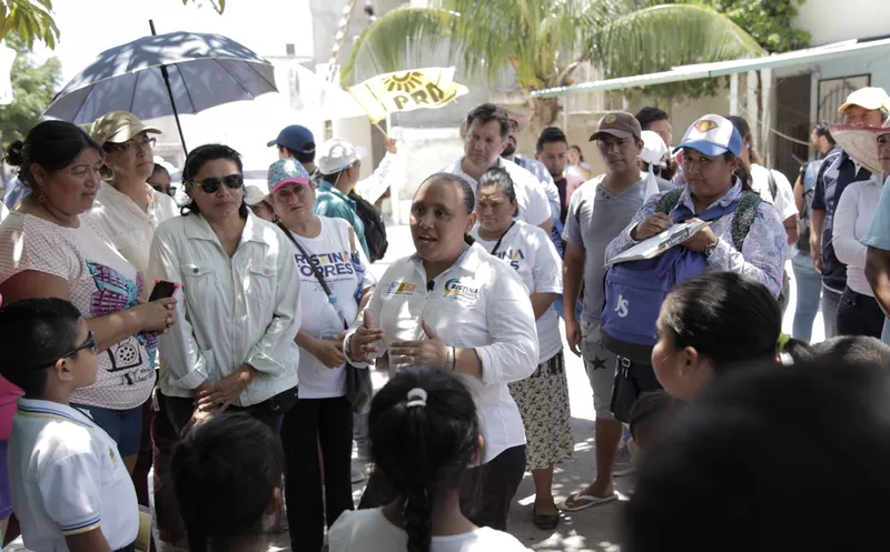 Cristina compartió con los vecinos sus propuestas para continuar trabajando por el bienestar de las familias de Puerto Aventuras.