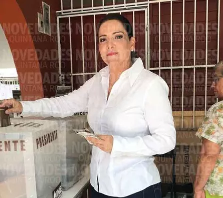 Adriana Teissier emitió su voto en Cozumel