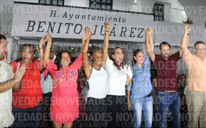 La candidata estuvo en la explanada de la Plaza de la Reforma, ante un gran número de militantes y simpatizantes. (Israel Leal/SIPSE)