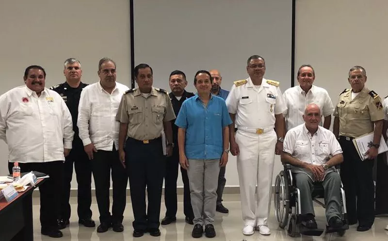 en esta reunión participaron el Fiscal General del Estado Maestro Miguel Ángel Pech Cen y el gobernador de Quintana Roo Carlos Joaquín. (Redacción/SIPSE)