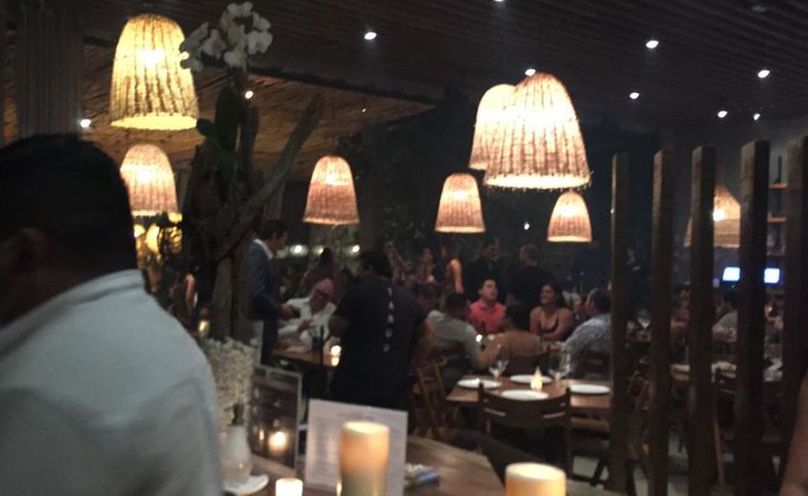 Clausuran restaurante de la zona hotelera de Cancún por evento masivo