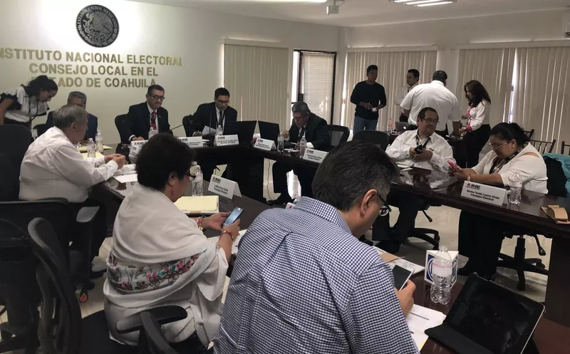 La junta local del INE en Coahuila, instaló la sesión permanente para el desarrollo de la jornada electoral 2017-2018. (Vanguardia.mx)
