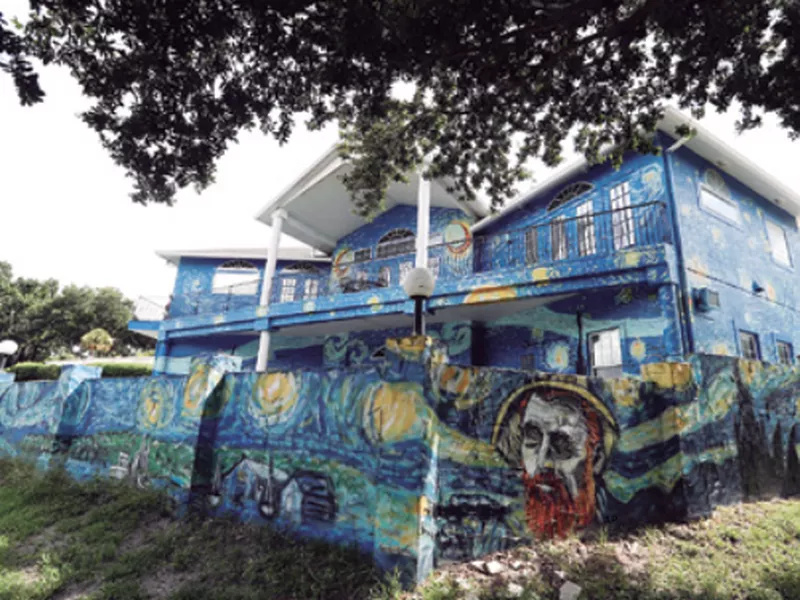 The painted exterior of the home of lubomir Jastrzebski and nancy Memhauseer in Mount Dora, Fla. (AP)