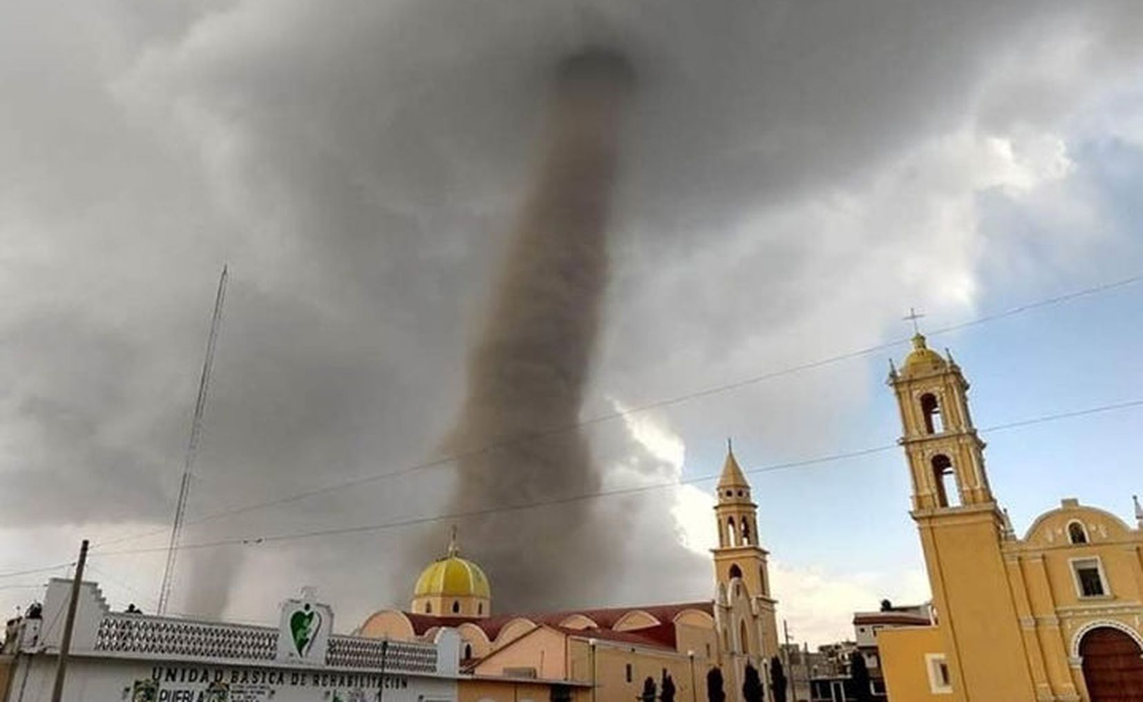 México Video Sorprenden múltiples tornados al mismo tiempo en Puebla