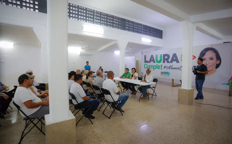 Laura Fernández, candidata a la presidencia municipal se reunió hoy con vecinos de la cabecera municipal, a quienes amplió sus propuestas. (SIPSE)