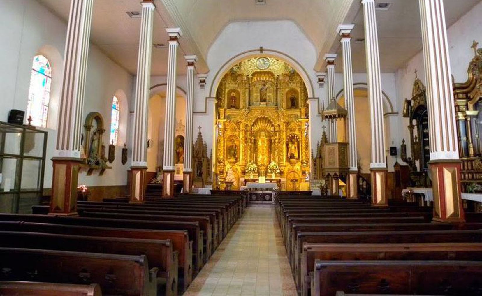 Iglesia San José En Panamá Con Altar Cubierto De Oro