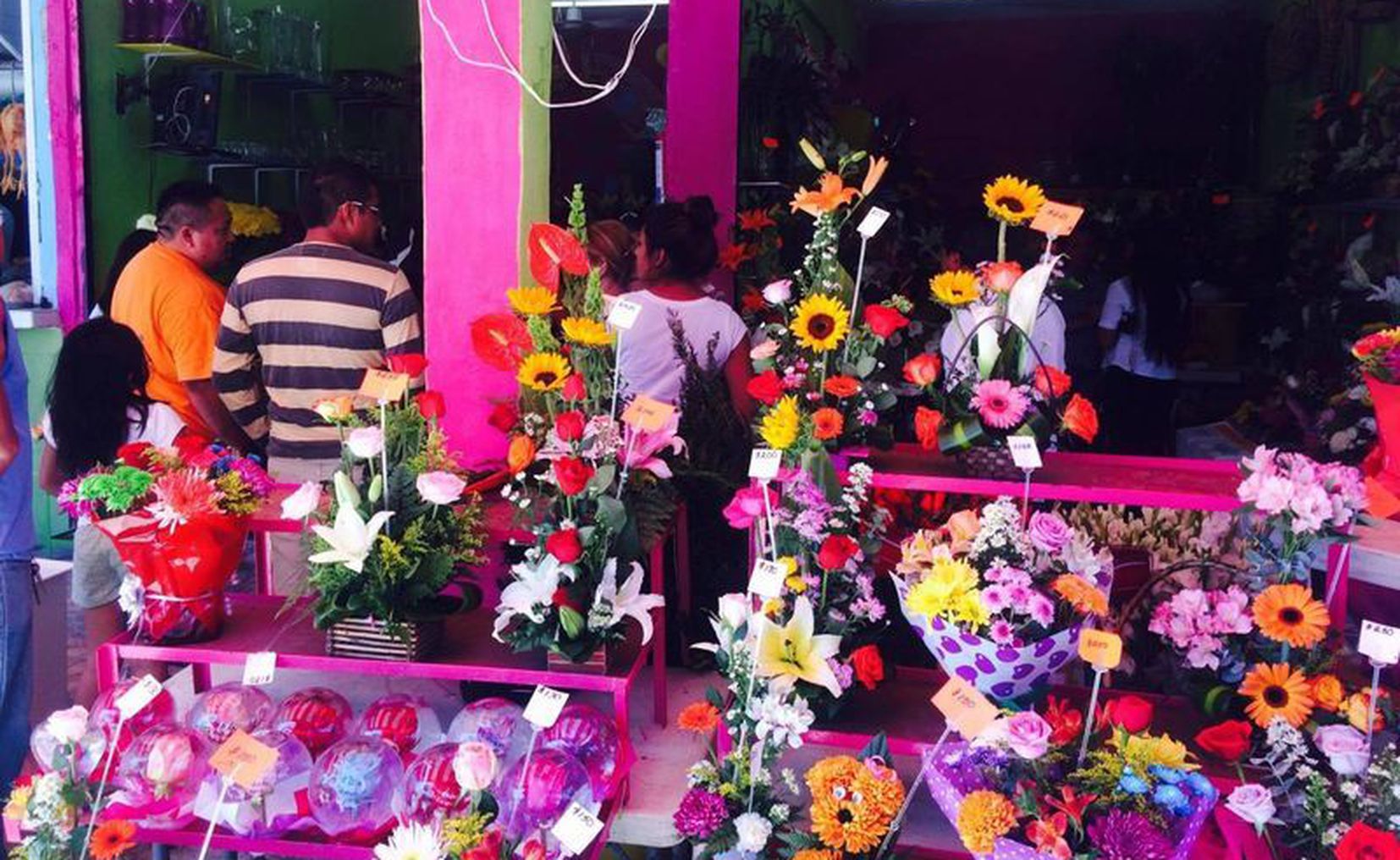 Quintana Roo | Vendedores ambulantes triplican el precio de las flores
