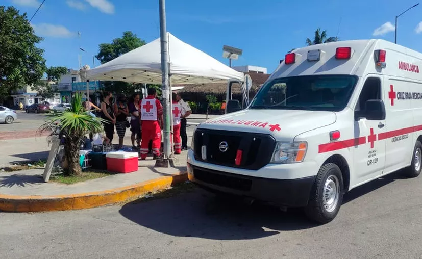 Cruz Roja advierte de ambulancias pirata circulando en Playa del Carmen. (Foto: Octavio Martínez)