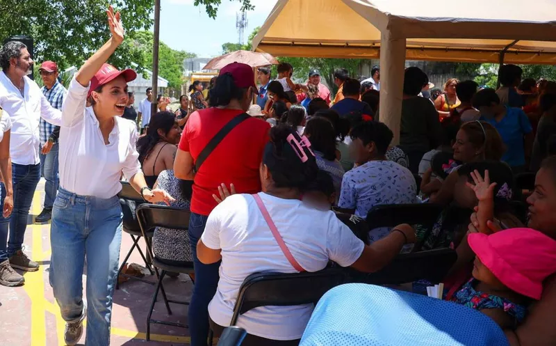Con cercanía, certeza jurídica y obra pública, Ana Paty visita la SM 203 de Cancún / (Foto: Cortesía)