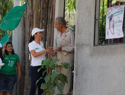 Habrá predios regularizados en Puerto Morelos: Laura Fernández