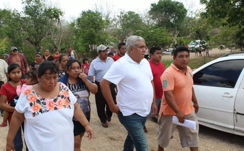 Pedro Pérez continúa visitando a los pobladores de la zona maya. (Redacción/SIPSE)
