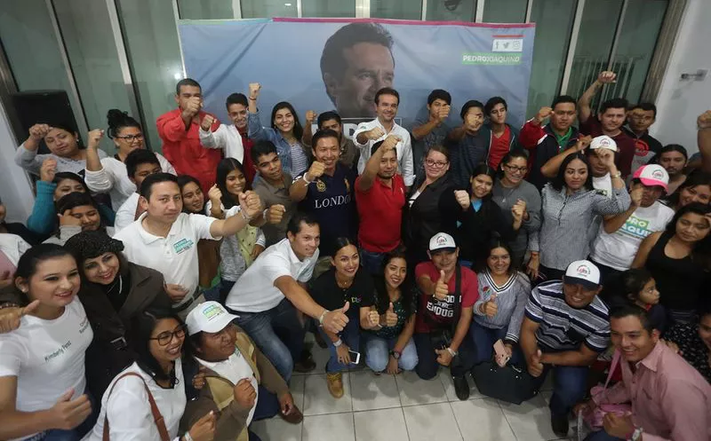 Pedro Joaquín aseveró que está dispuesto a promover cero impuestos a las empresas que garanticen la contratación de jóvenes, hombres y mujeres cozumeleños. (Redacción/SIPSE)